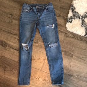 Jeans with holes